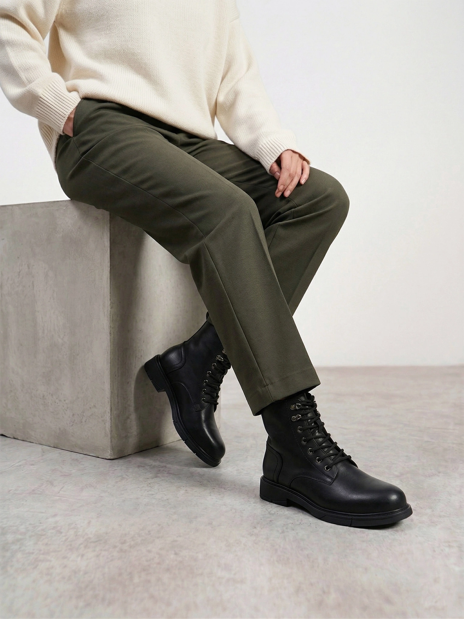 Ботинки-дерби черного цвета из натуральной кожи